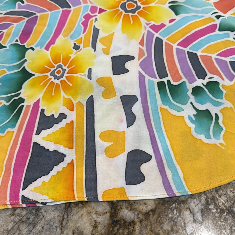 Handmade, beautiful summer top with a Hawaiian flair. Size S-M - Picture 4 of 5